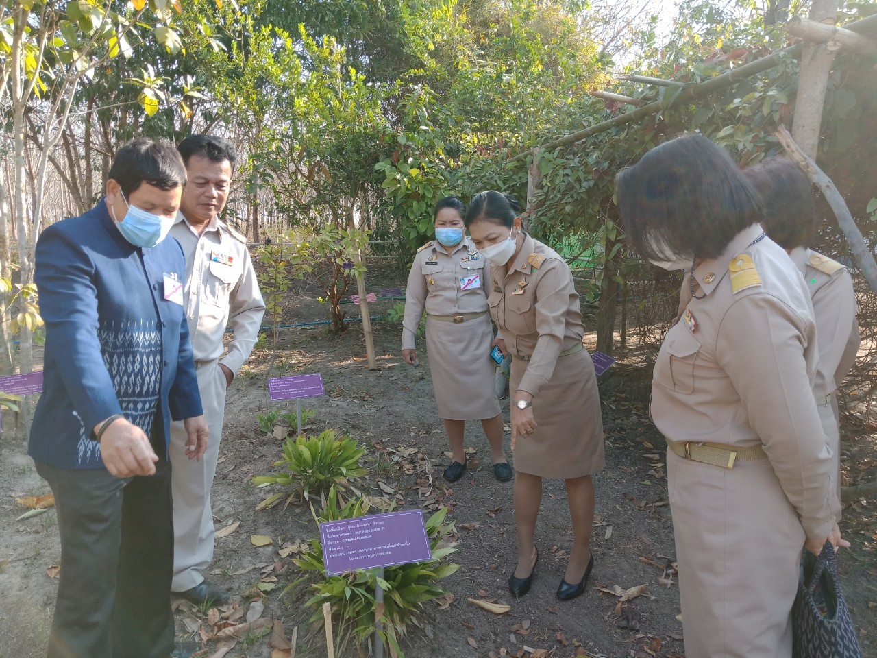 title - ผู้ตรวจราชการกรม สำนักงานการปฏิรูปที่ดินเพื่อเกษตรกรรม (ส.ป.ก.) เฝ้ารับเสด็จสมเด็จพระกนิษฐาธิราชเจ้า กรมสมเด็จพระเทพรัตนราชสุดาฯ สยามบรมราชกุมารี ณ โรงเรียนตำรวจตระเวนชายแดนบ้านห้วยดอกไม้ ตำบลวิศิษฐ์ อำเภอเมืองบึงกาฬ จังหวัดบึงกาฬ ผ่านสื่ออิเล็กทรอนิกส์ (ออนไลน์)